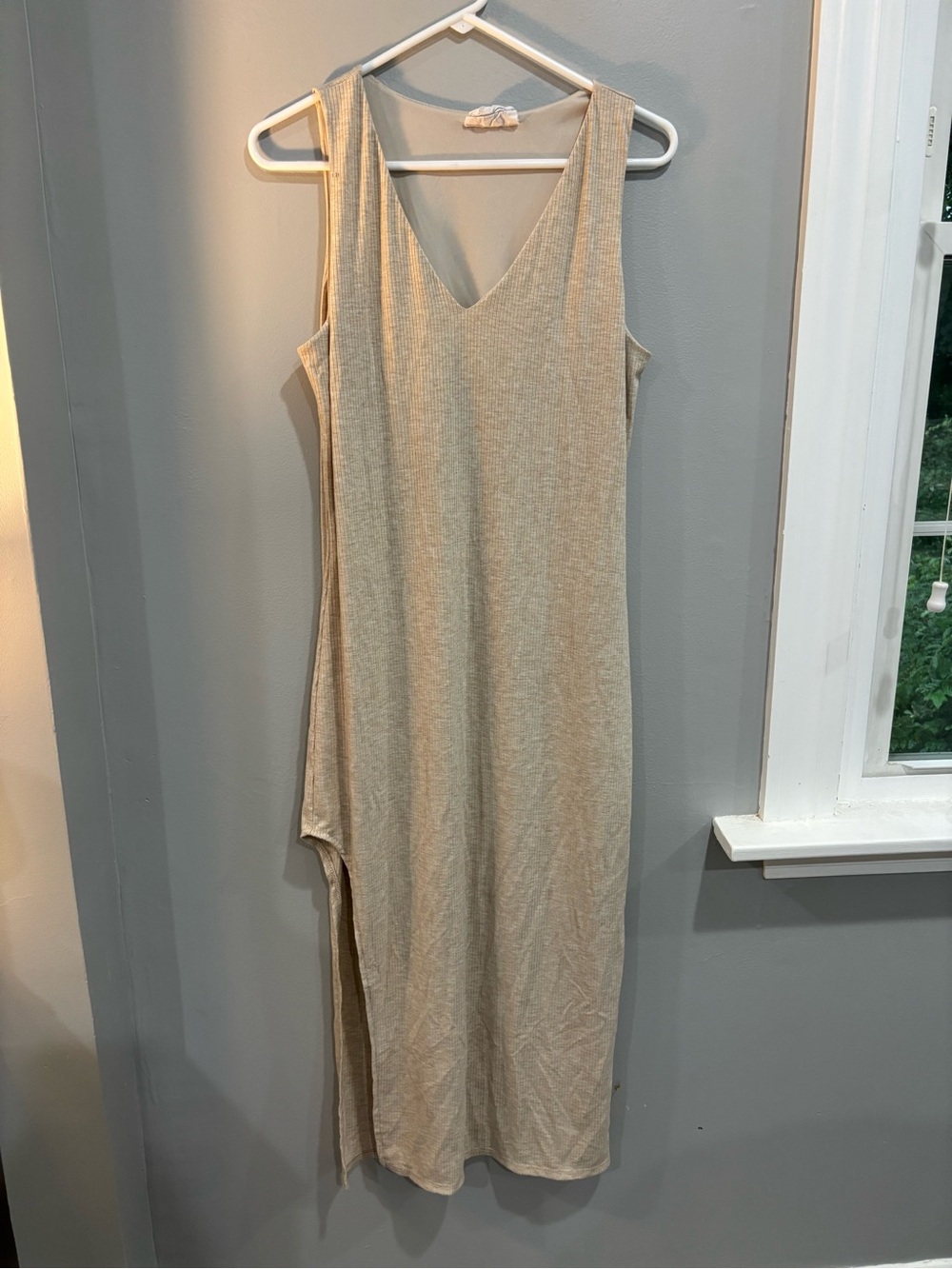 Sadie & Sage Bodycon Ribbed maxi Spring Dress v neck side slit cream oatmeal M